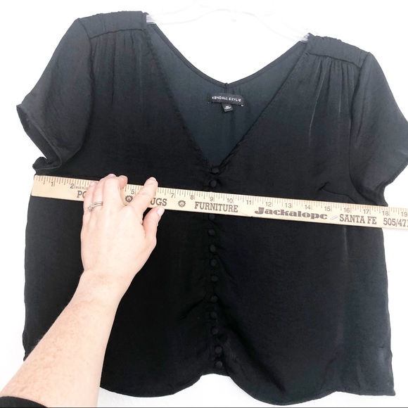 Kendall & Kylie for Pacsun Black Short Sleeve V-Neck Button Down T-shirt Size M - Picture 10 of 13